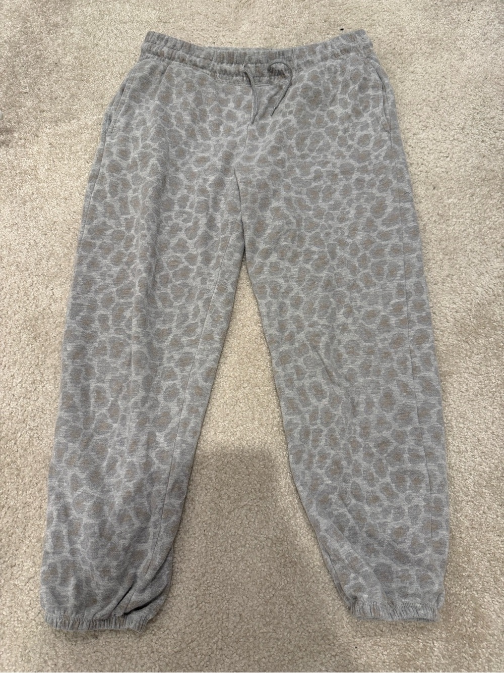 Colsie Light Gray Leopard-Print Jogger Pants